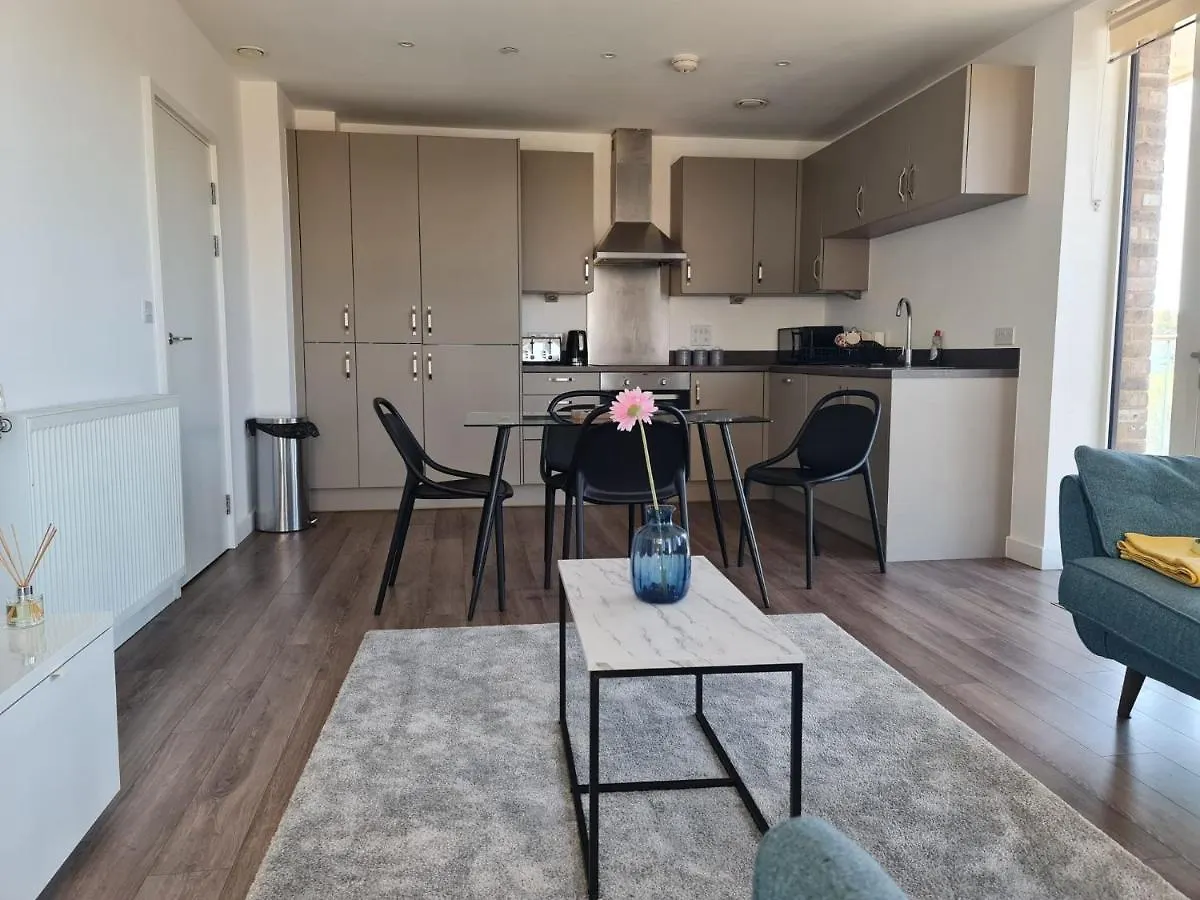 Beautiful 2-Bed Flat Apartment London United Kingdom